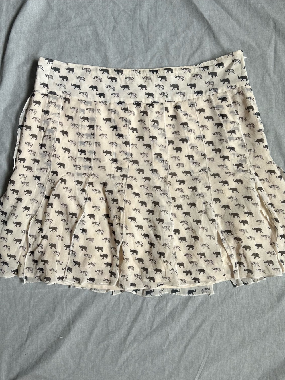 Club Monaco Silk Cream Elephant Mini Skirt - Picture 2 of 9